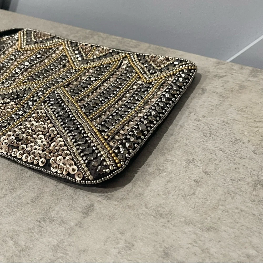 Women’s wristlet | beaded | black, silver gold accent